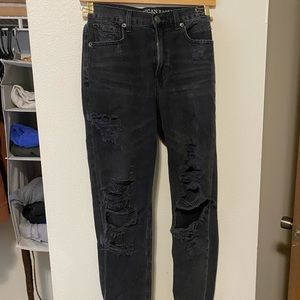 AMERICAN EAGLE MOM JEAN